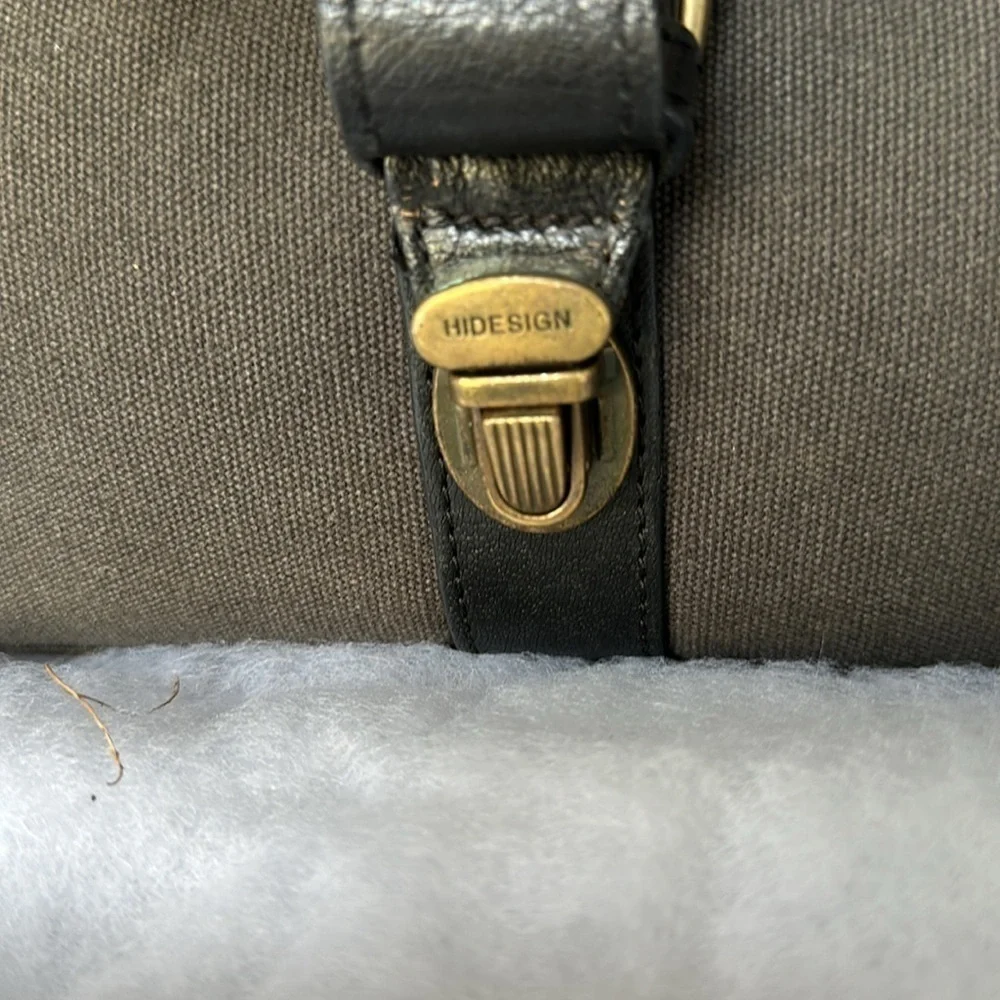 HIDESIGN YORUK 01 MESSENGER BAG in black